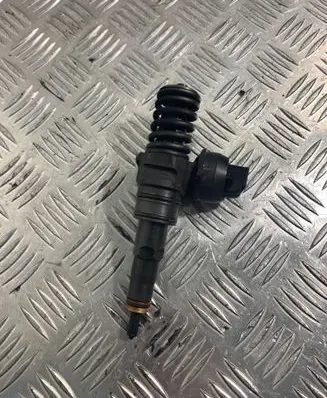 Skoda Octavia Mk2 (1Z) Fuel injector 038130073AG
