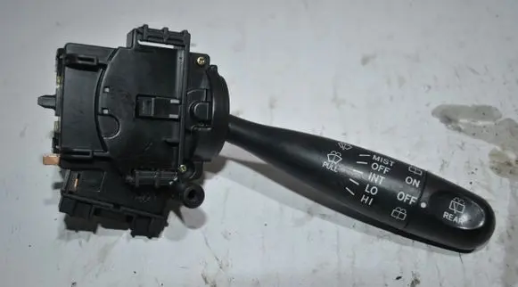 Toyota Yaris Front wiper blade arm