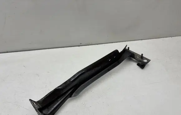 Audi A4 S4 B8 8K Fender mounting bracket 8K0821136 8K0821136J
