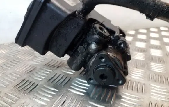 BMW 5 E60 E61 Power steering pump 7693974