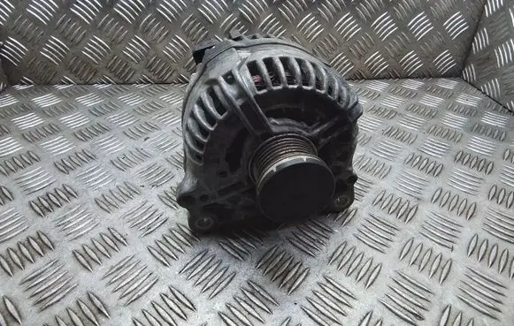 Volkswagen Golf VI Generator/alternator 03F903023D 0124525201
