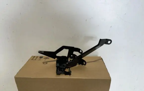 BMW 6 F12 F13 Fender mounting bracket 41357230584