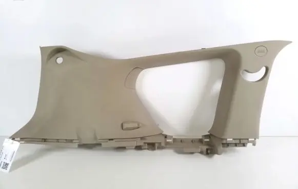 Mitsubishi Outlander (D)pillar trim (top) 7230A081HA