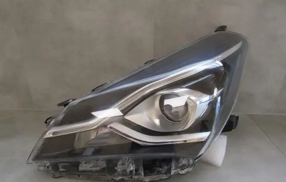 Toyota Yaris Headlight/headlamp