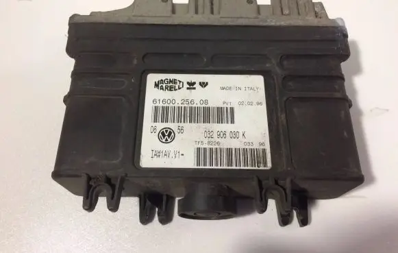 Volkswagen Golf III Engine control unit/module 032906030K 6160025608