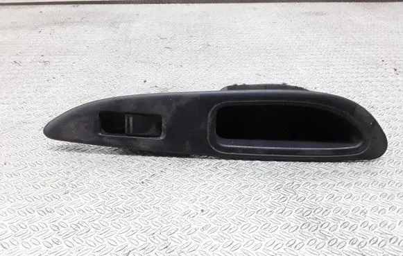 Nissan Primera Electric window control switch
