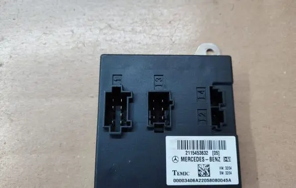 Mercedes-Benz CLS C219 Comfort/convenience module 2115453632