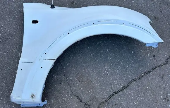 Mitsubishi Pajero Fender MR535756
