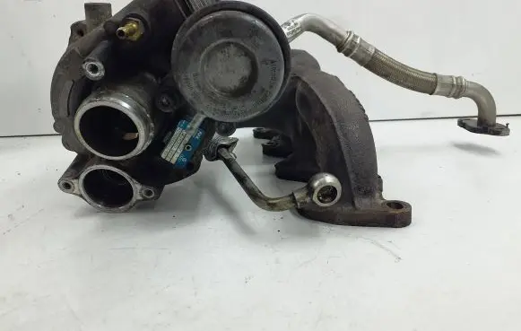 Volkswagen PASSAT B6 Turbo 03C145701S