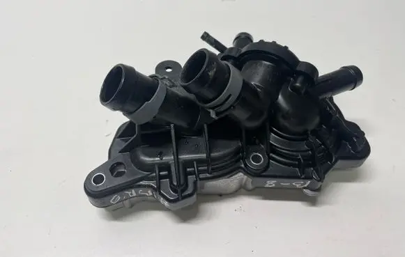 Volkswagen PASSAT B8 Water pump 04E121042L