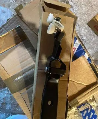 Volkswagen Caddy Sliding door middle roller runner 2K0843336