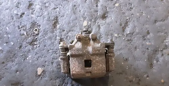 Nissan Patrol Y61 Rear brake caliper