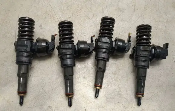 Audi A3 S3 A3 Sportback 8P Fuel injectors set 0414720215