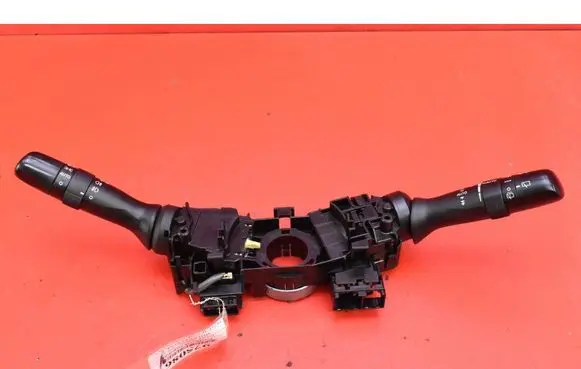 Toyota Avensis T270 Other switches/knobs/shifts 173832