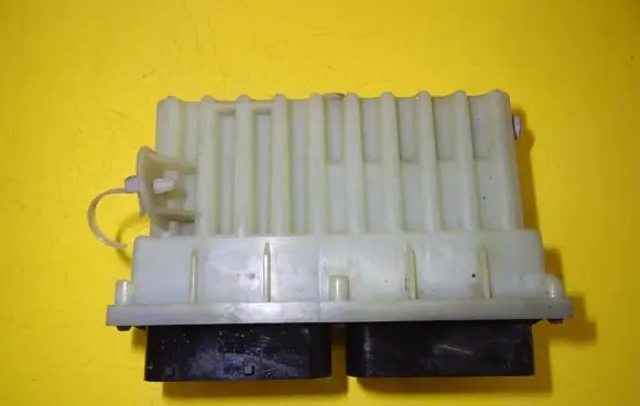 Coolant fan relay
