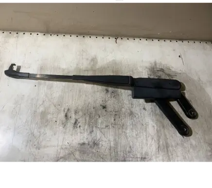 Front wiper blade arm