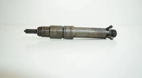 Audi A6 S6 C4 4A Fuel injector 046130201B