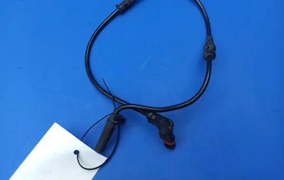 Mercedes-Benz C W203 ABS brake wheel speed sensor A2035400417 2105407681