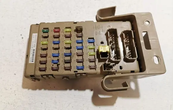 Subaru Legacy Fuse module 82201AJ000