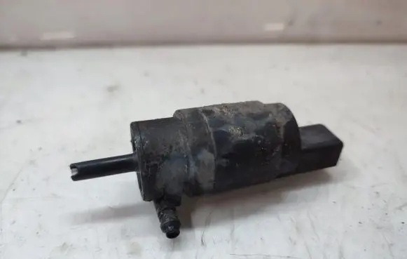 Volkswagen PASSAT CC Windscreen/windshield washer pump 1K5955651