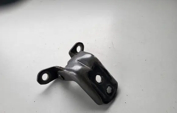 Nissan Qashqai Front door upper hinge
