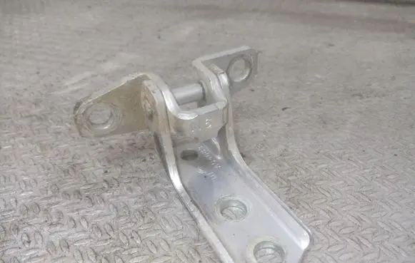 Mitsubishi Lancer VIII Rear door lower hinge A046834
