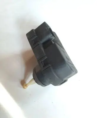 Opel Omega B2 Headlight level adjustment motor 90565805 00745711