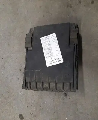 Volkswagen Golf Plus Fuse box cover 1K0937132F