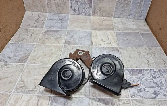 Ford Mondeo Mk III Horn signal E355306