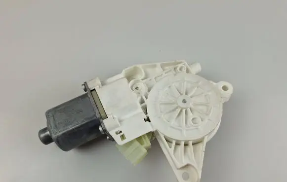 Mercedes-Benz C W204 Front door window regulator motor A2048200142