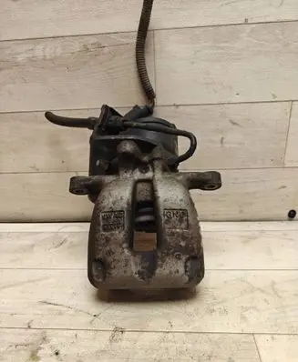 Volkswagen PASSAT B6 Rear brake caliper 