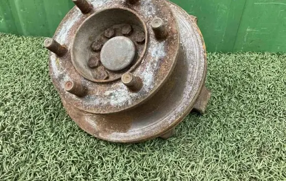 Iveco Daily 4th gen Front wheel hub spindle knuckle 504164648 504366656