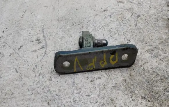 Mercedes-Benz C W205 Front door upper hinge