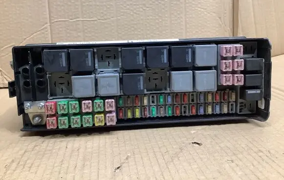 Land Rover Range Rover Sport L320 Fuse module 8H3214290KA 2008654084