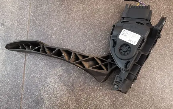 Ford Mondeo MK IV Accelerator throttle pedal 6G929F836SC