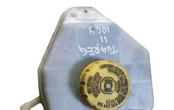 Volkswagen Touareg II Master brake cylinder 7P0611303A 32667767