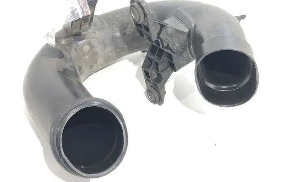 Hyundai Kona I Air intake hose/pipe 28220-J9200
