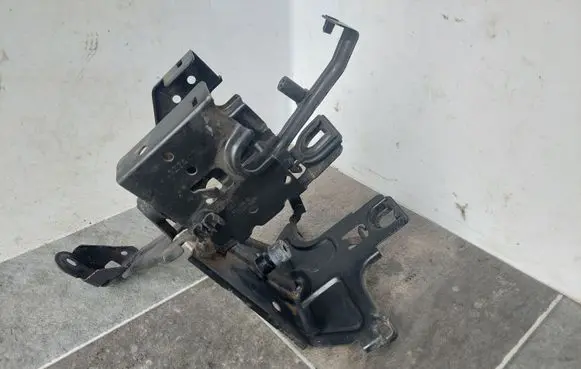 Audi A4 S4 B6 8E 8H ABS pump bracket 8E0614119C
