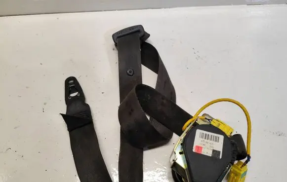 Volkswagen Touareg I Front seatbelt 7L0857705