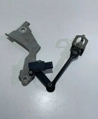 Headlight/headlamp level sensor