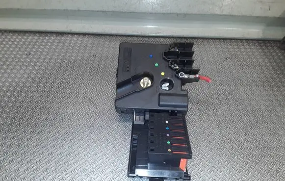 Mercedes-Benz E W211 Fuse module 2119820402