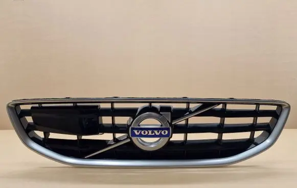Volvo V40 Front bumper upper radiator grill