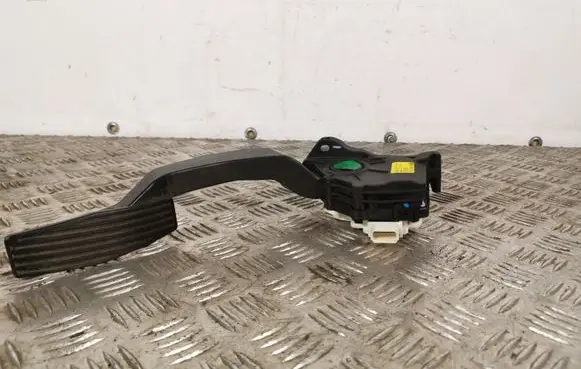 Opel Mokka Accelerator throttle pedal 95087911