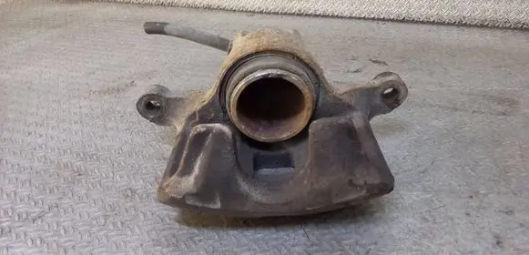 Mitsubishi Lancer VIII Front brake caliper