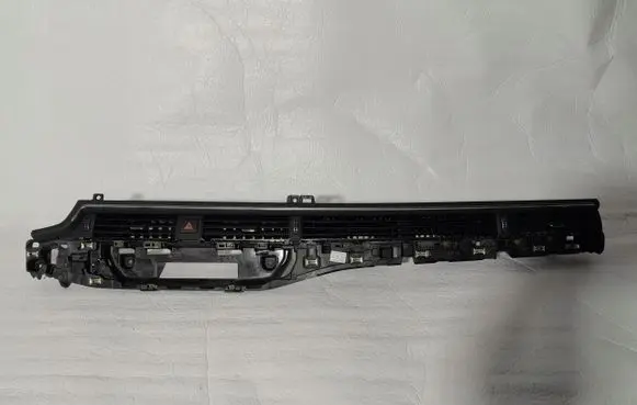 Audi A5 Dash center air vent grill 8W1820902C