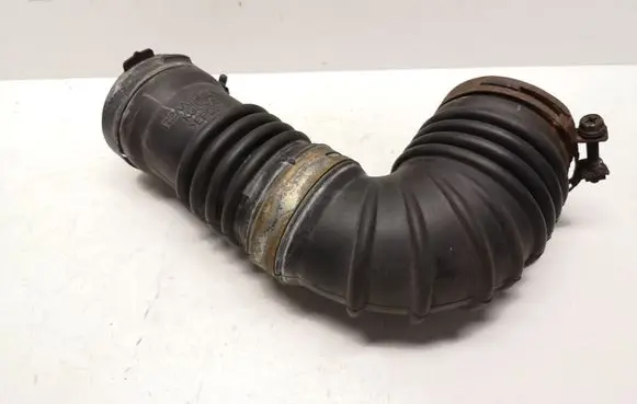 Mazda 6 Turbo air intake inlet pipe/hose R2AA1376X