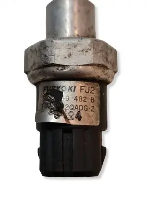 Volkswagen PASSAT B3 Air conditioning (A/C) pressure sensor 8D0959482B
