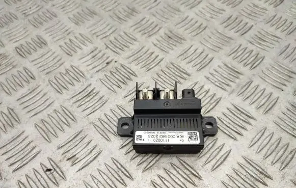 Mercedes-Benz GLK (X204) Charging relay A0009822023