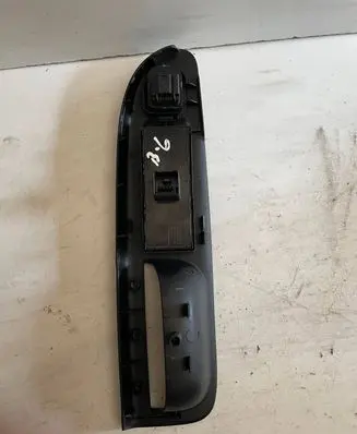 Volkswagen PASSAT B6 Front door window switch trim 3C1867171B