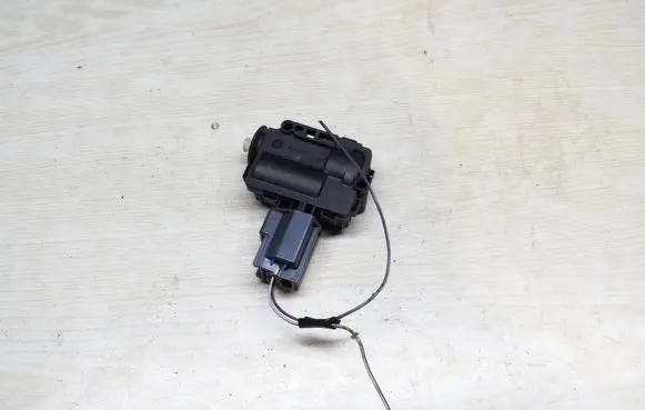 Ford Mondeo MK IV Fuel tank cap lock 